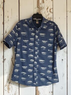 Quiksilver Size-L Men's Blue S/S Button Up Shirt With White Fly Fishing Lure's.